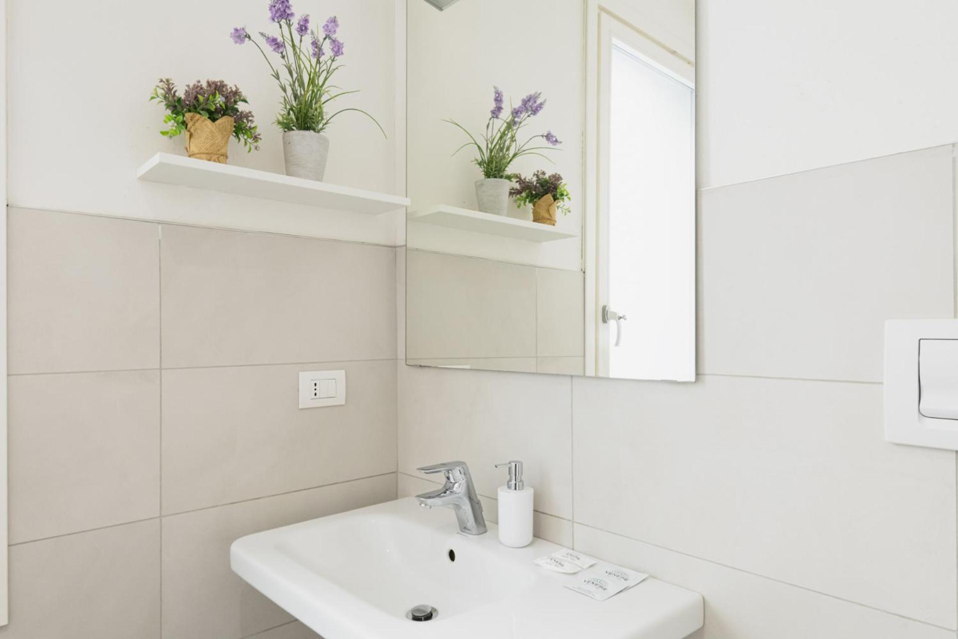 Easylife - Luminoso Sui Navigli * Milan