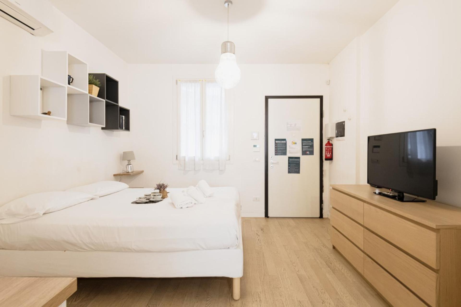 Easylife - Luminoso Sui Navigli * Milan